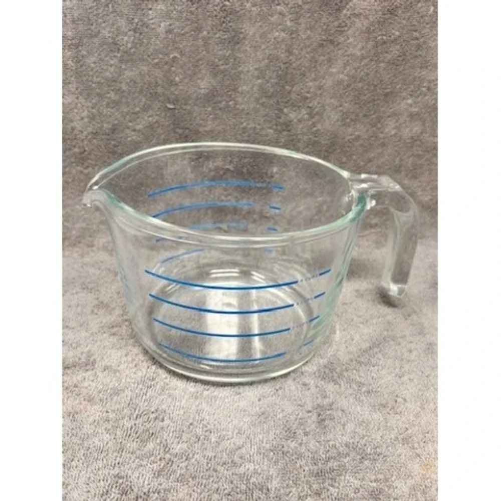 Pyrex Measuring Cup M-320 4 Cup 1 Quart Clear Blue Good Vintage USA Glass